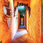 Casa Gaudi - House & Rooms