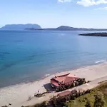 Celeste House With Pool - Happy Rentals