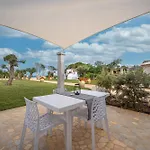 Acquamarina, Appartamenti Sul Mare Con Piscina