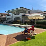 Like At Home N 11 Poolside Paradise Patio