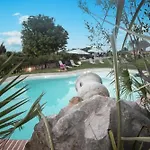 La Pinnetta With Pool - Happy Rentals