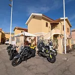 Un Passo Dal Mare E Dalla Citta.