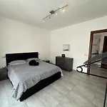Gris I Blanca Apartment
