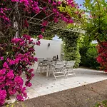 Villa Buganvillea Near The Beach