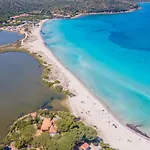 Isola Blu, Jacuzzi & Pool By Domusaway