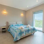 Santa Cruz Rooms & Suites