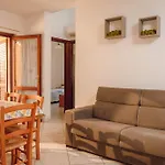 Emerald House San Teodoro, Private Parking