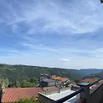 Domu'