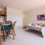 Sea View Studio With Private Garden And Parking!