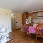 Villa Iris With Pool