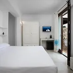 The Square Depandance