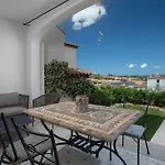 Le Maree Apartments