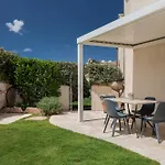 Le Maree Apartments