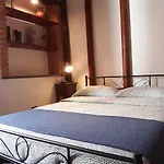 Domus Petrarca Guesthouse