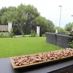 Appartamento In Villa Matilde Di 150 Mq - Paradiso Costiero Fronte Mare Con Giardino Privato