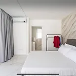 Leonida'S Room Pool And Jacuzzi