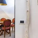 Exclusive Santa Chiara Apartment