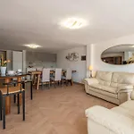 Villa - 1 Min Walk From Beach