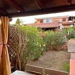 Casa Sviluppata Su Due Piani Con Doppia Veranda E Parcheggio Privato