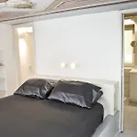 Sinclair , Loft In Center