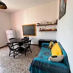 Via Giuseppe Palomba 18 Guest House