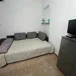 Pm 6 Via Cesare Battisti Guest House