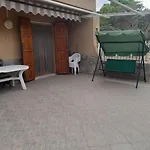 Trilocale Sul Mare Con Giardino Privato