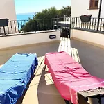 Casa Giunicchi, Un Gioiello Fronte Mare