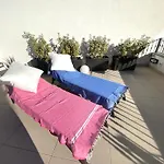 Casa Giunicchi, Un Gioiello Fronte Mare