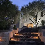 Seaview Villa, 4 Bedrooms, 5 Min Walk To Beach