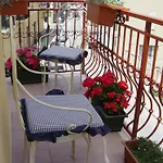 Candida'S House