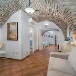 Bosa Queen House