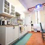 Cri'S House