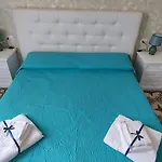 Essential Guest Room