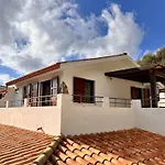 Renato Apartments