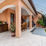 Bijou Holiday Home