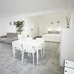 White House Apt