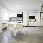White House Apt
