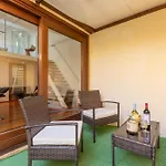 Open Space With Air Conditioning And Patio Privato