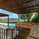 Villa Leone With Pool & Views, Newly Furnished