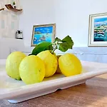 Appartamento In Villa Con Giardino, Vicino Al Mare