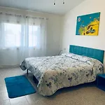 Appartamento In Villa Con Giardino, Vicino Al Mare