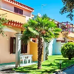 Isa-Residence With Swimming-Pool In Ottiolu Just 150 Mt From The Sea, Apartments With Air Conditioning And Private Outdoor Area