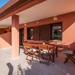 2 Minute Walk To The Sea-New, Modern With Air Conditioning