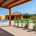 Villa Chloe, Wenige Km Von Cagliari Entfernt, Mit Privatem Pool, Garten, Rasen,