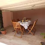 Holiday-House-Saba-Lupino