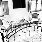 Bnb Inn - Cyclists & Bikers - Camere Con Bagno Privato-Parcheggio Interno Per Moto E Bici -Energetic Breakfast Extra