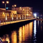 Bright Port View Apartment- Free Parking