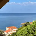 Appartamento In Villa Con Vista Mare