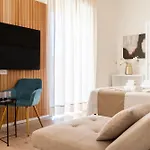 New Elegance Suites Guesthouse